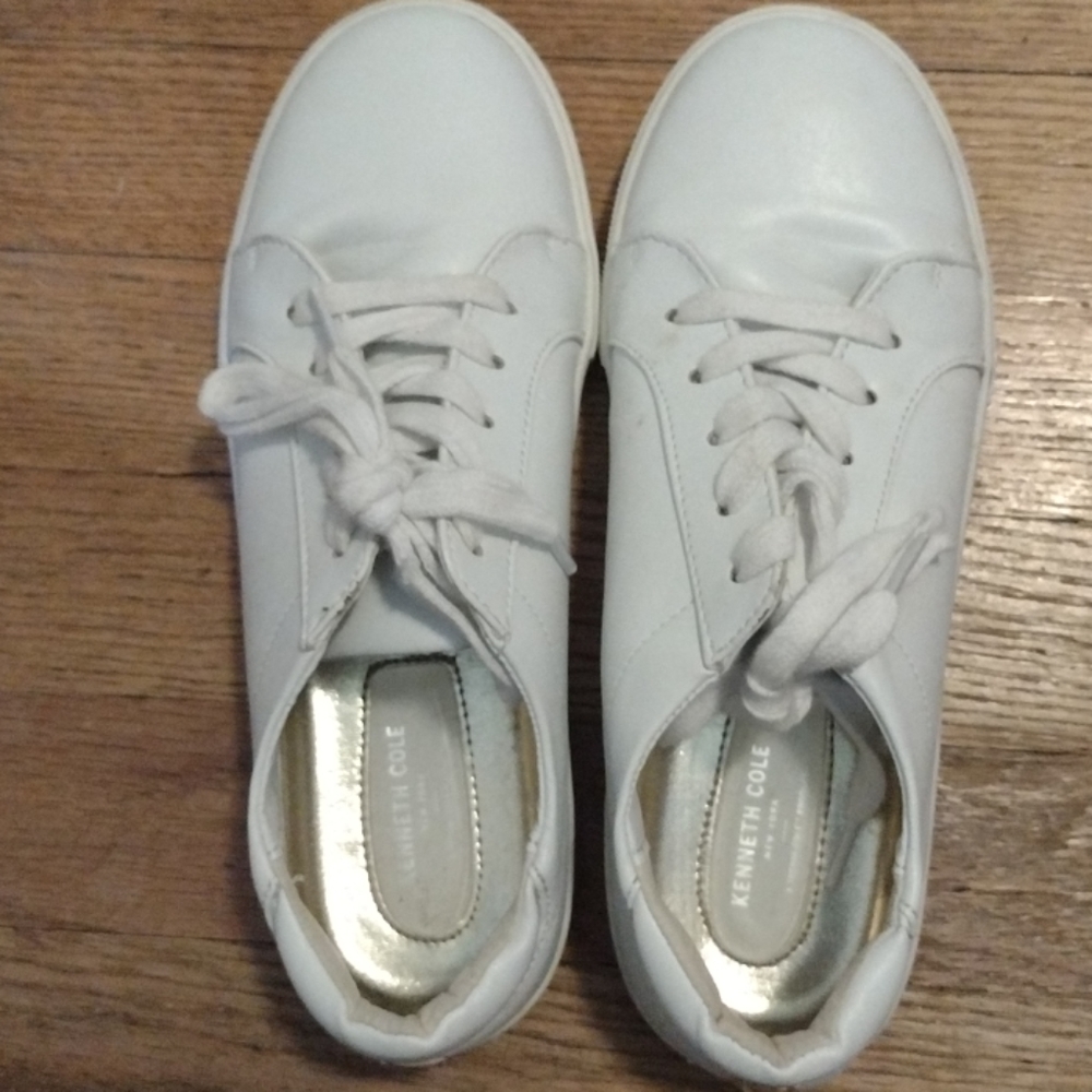 Girls size 5 Kenneth Cole white tennis shoes